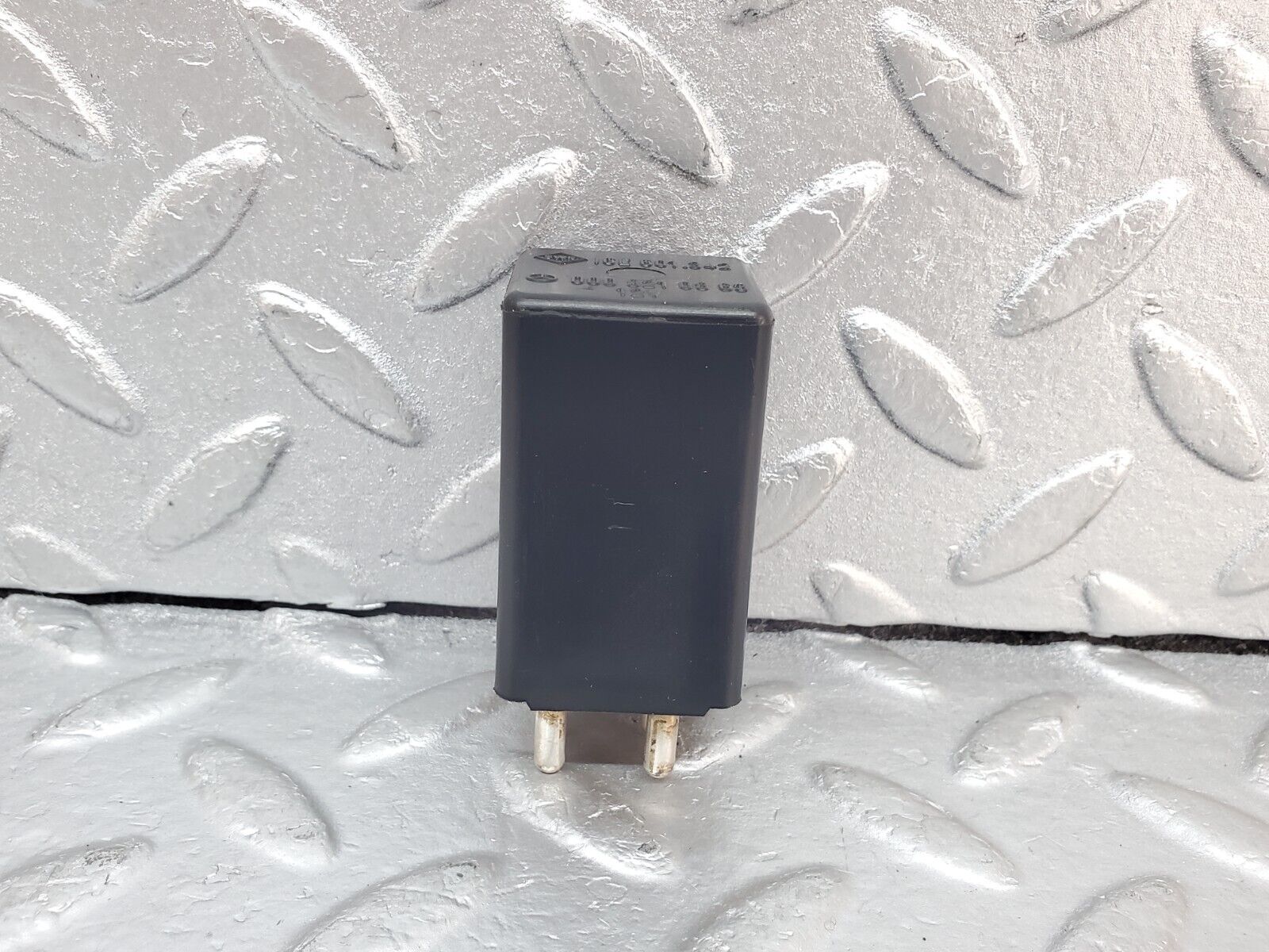 44357 Mercedes-Benz W123 280E Intermittent Wiper Relay 0008210863