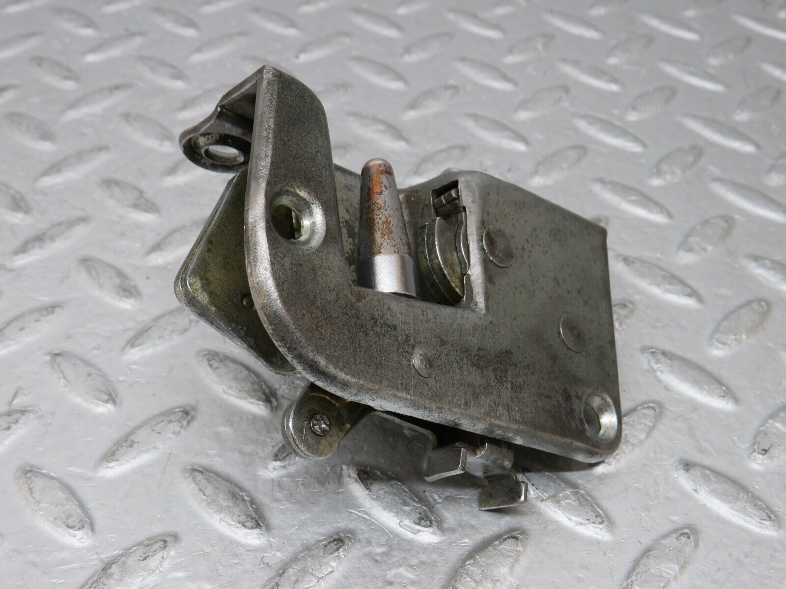 35736 Mercedes-Benz W108 Front Left Door Lock Mechanism