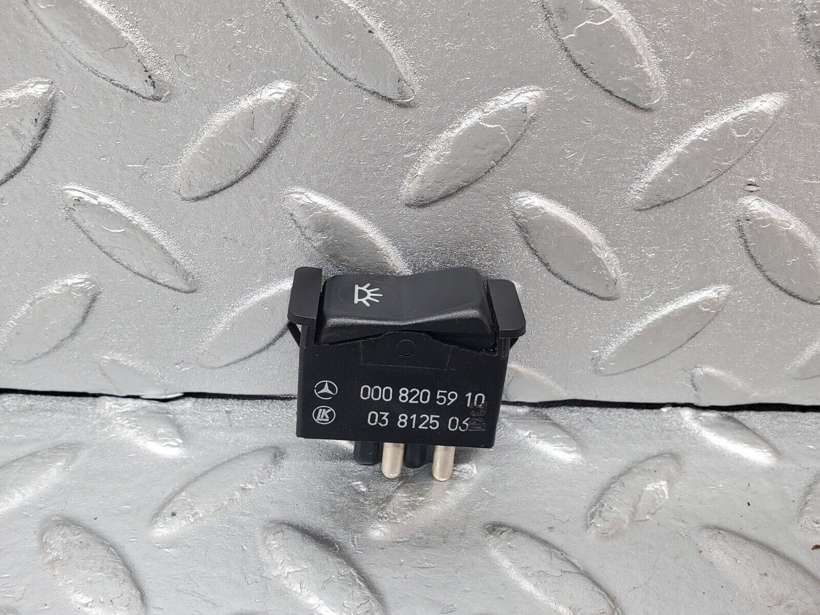 44522 Mercedes-Benz W123 280E Interior Light Switch 0008205910