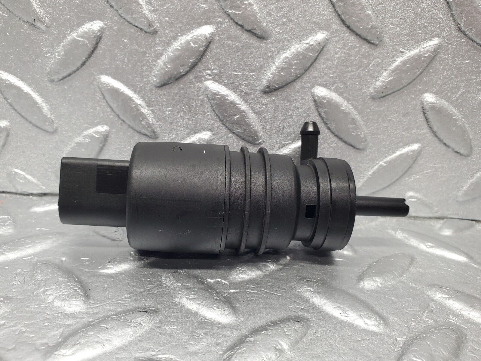 46830 Mercedes-Benz R129 320SL Coupe Windscreen Washer Pump