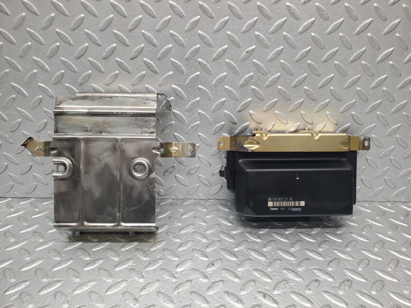 46796 Mercedes-Benz R129 320SL Coupe Seat Control Unit 1298202126