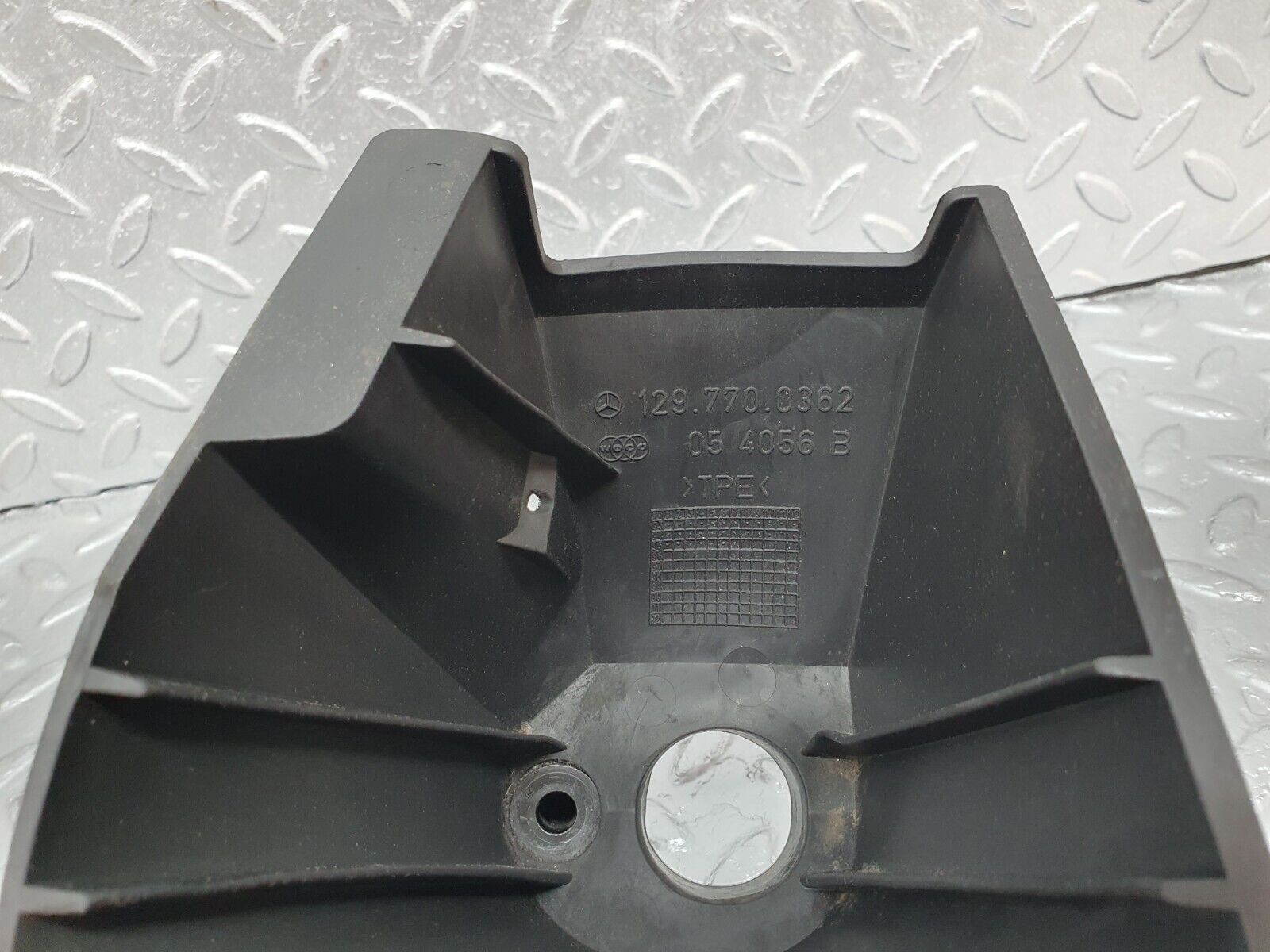 42197 Mercedes-Benz R129 320SL Coupe Roof Folding Lift Cylinder Cover Left 1297700362