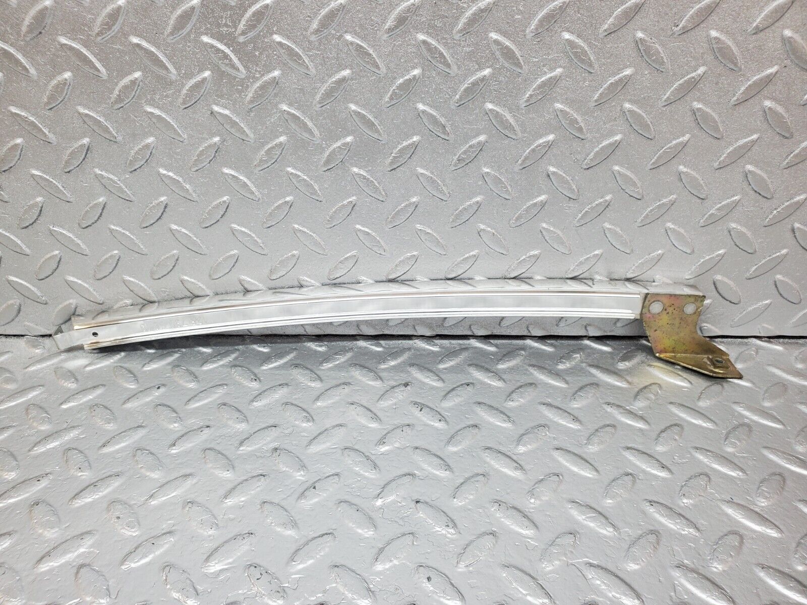 45814 Mercedes-Benz W126 420SE Rear Right Chrome Window Channel 1267300219