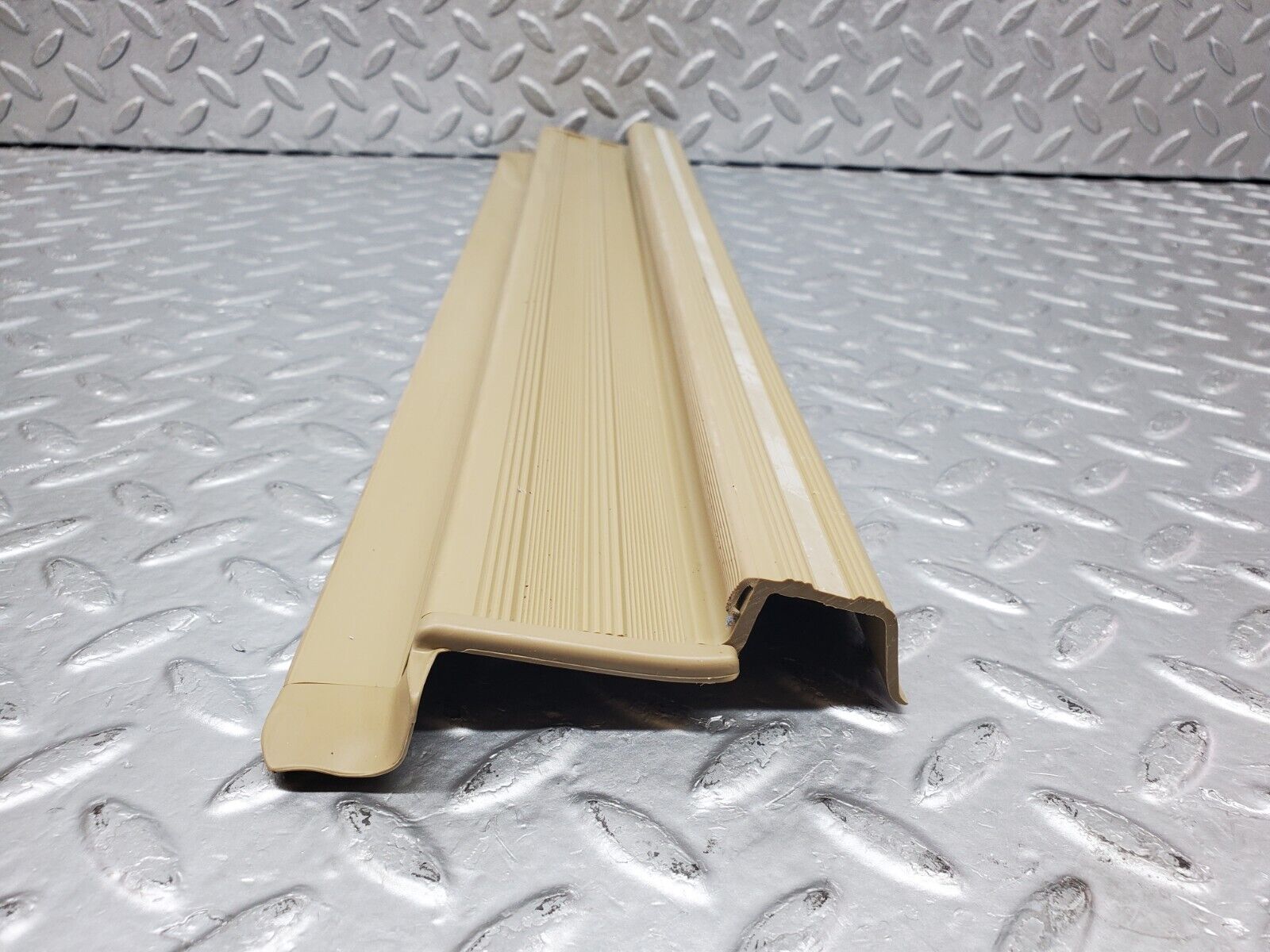 45618 Mercedes-Benz W126 420SE Rear Left Door Sill Trim Beige