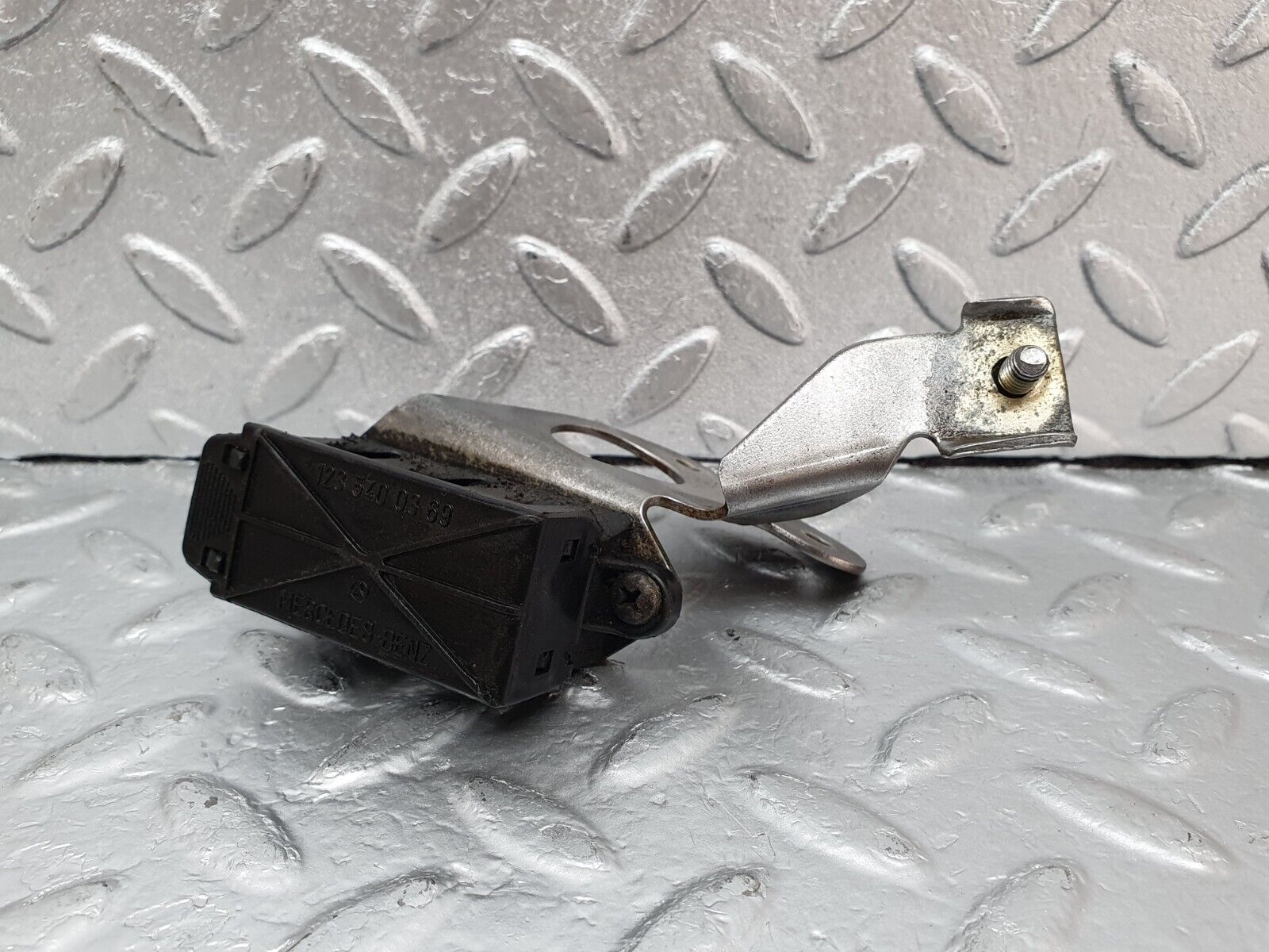 44135 Mercedes-Benz C123 230CE Coupe Cable Wire Connector 1235400369