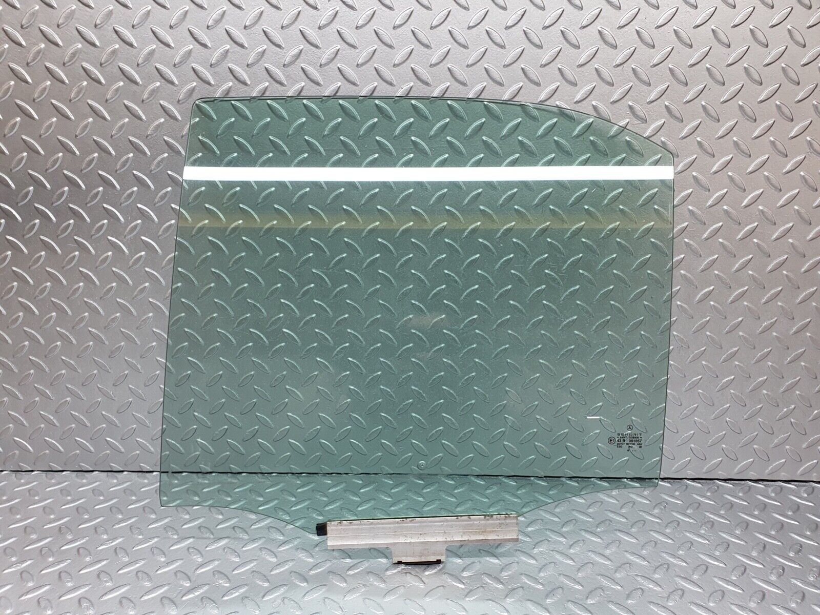 41992 Mercedes-Benz W202 C200 Rear Right Door Window Glass