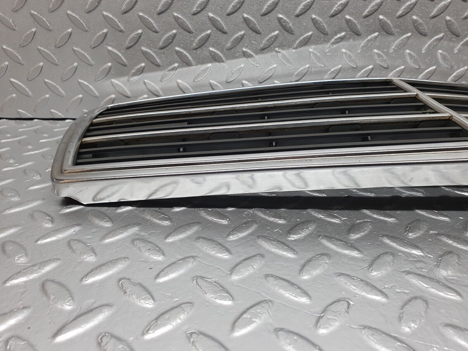 41801 Mercedes-Benz W202 C200 Bonnet Grill Chrome 2028880323
