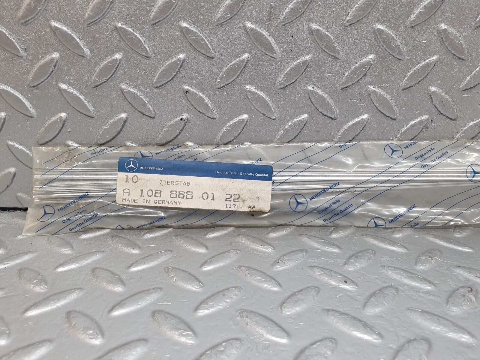 43450 Mercedes-Benz W108 280SE Bonnet Chrome Grill Moulding Trims 1088880122