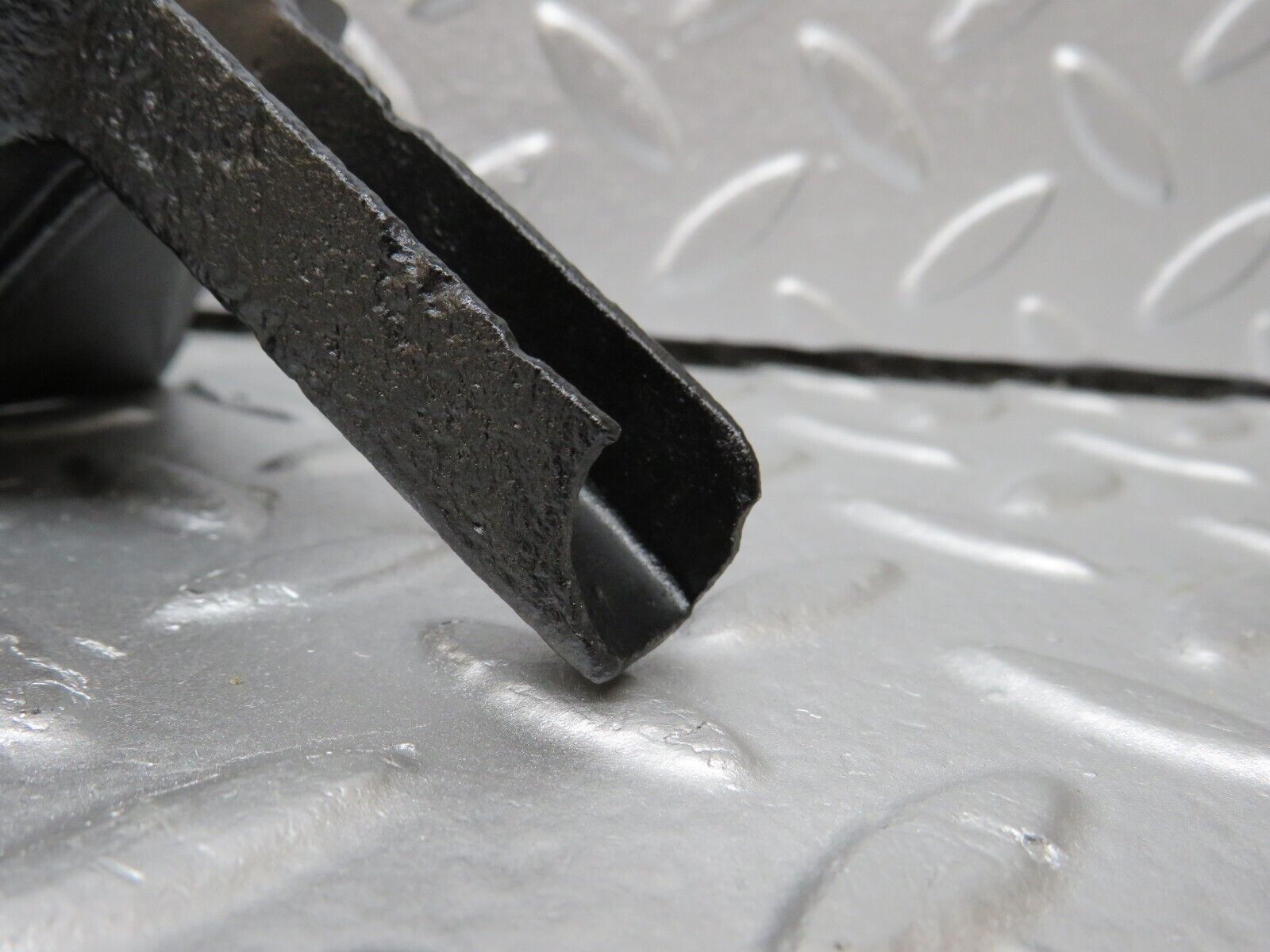 34600 Mercedes-Benz C126 380SEC Front Bumper Bracket 2x 1268851114 1268851214