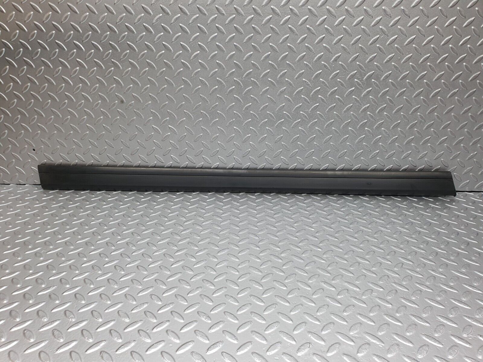 41685 Mercedes-Benz W124 200E Front Left Door Lower Moulding Trim