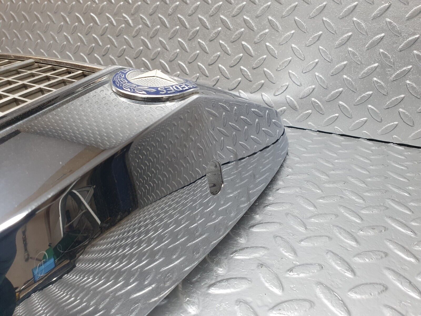 43398 Mercedes-Benz W108 280SE Bonnet Grill Chrome