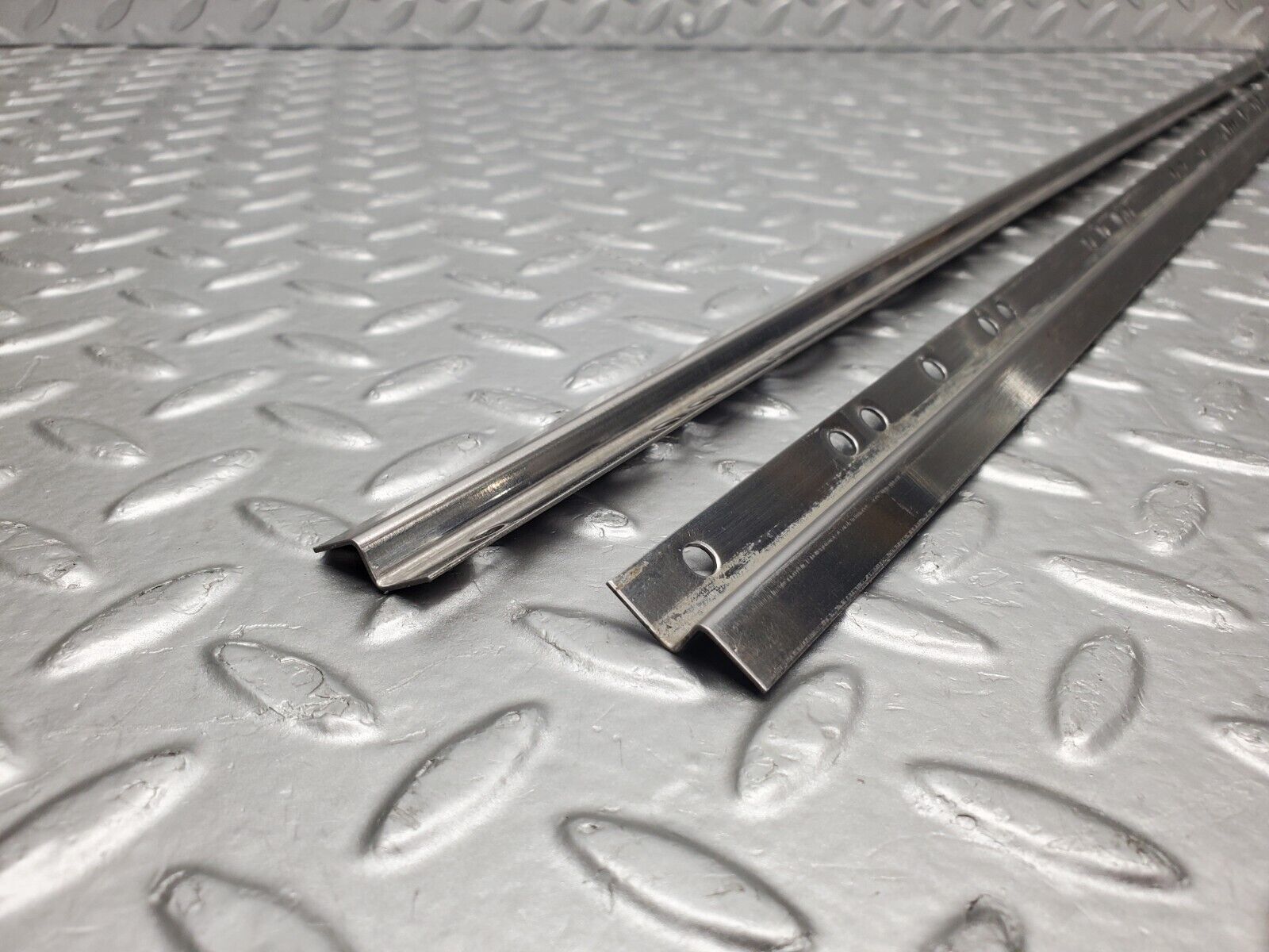 46677 Mercedes-Benz C123 280CE Coupe Sunroof Chrome Trim