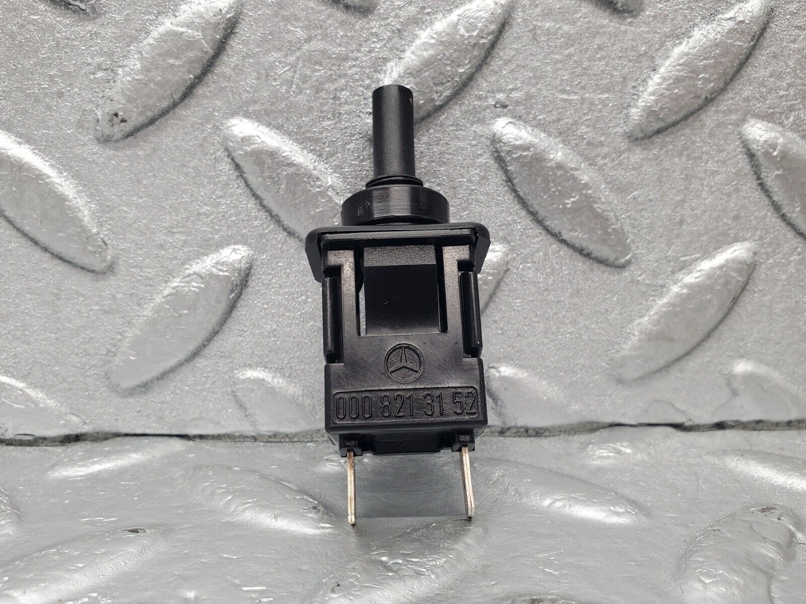46552 Mercedes-Benz C123 280CE Coupe Door Contact Switch 0008213152