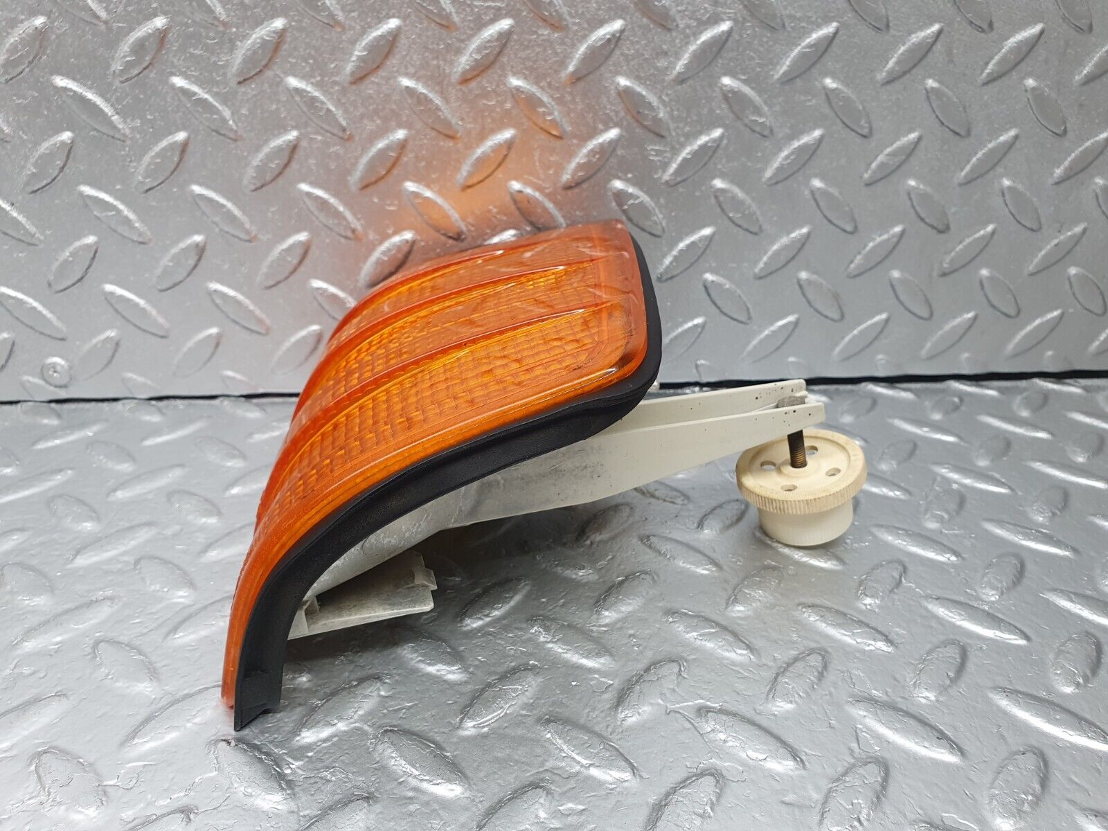 42784 Mercedes-Benz W201 190 2.0L Indicator Light Front Left Bosch 1305232911