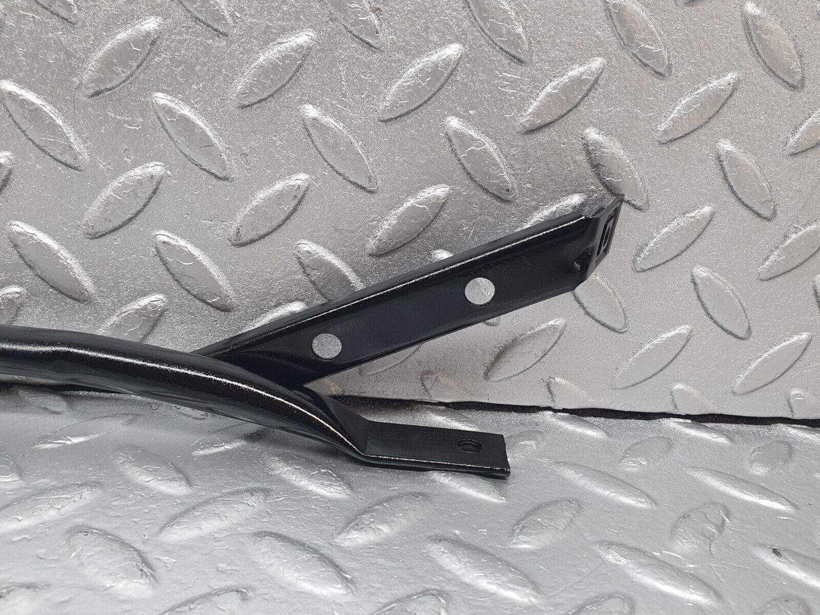 43936 Mercedes-Benz C123 230CE Coupe Horn Bracket