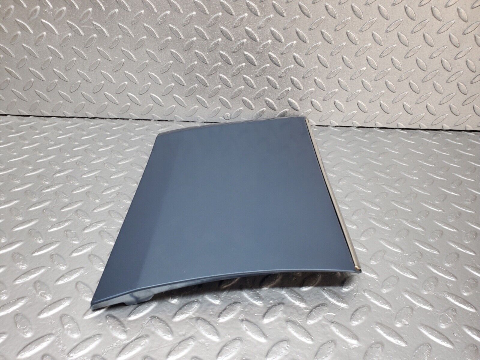 44646 Mercedes-Benz W124 220E Front Left Fender Wing Moulding Trim 1246901340