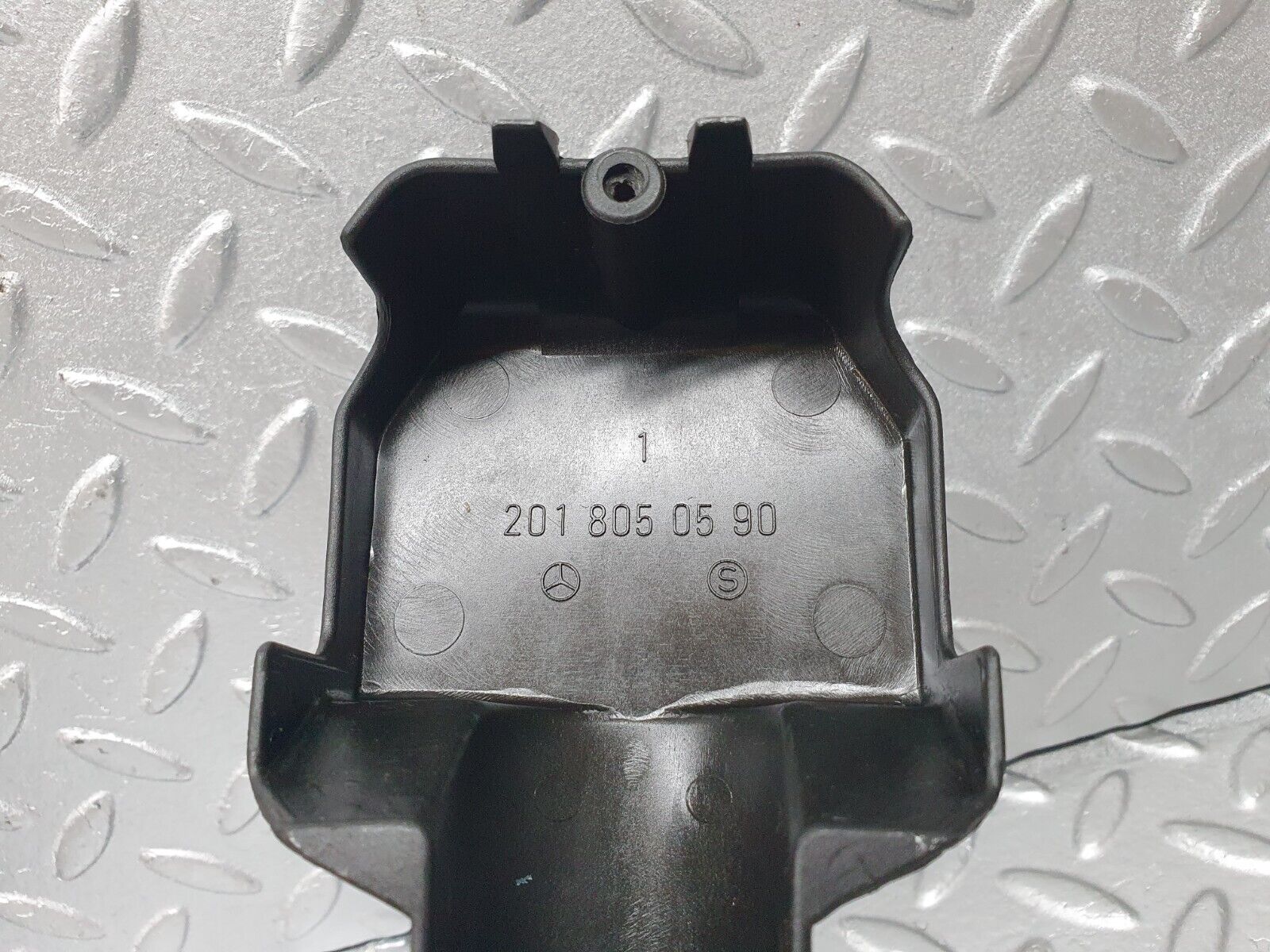 42772 Mercedes-Benz W201 190 2.0L Rear Door Lock Vacuum Actuator Covers 2018050590