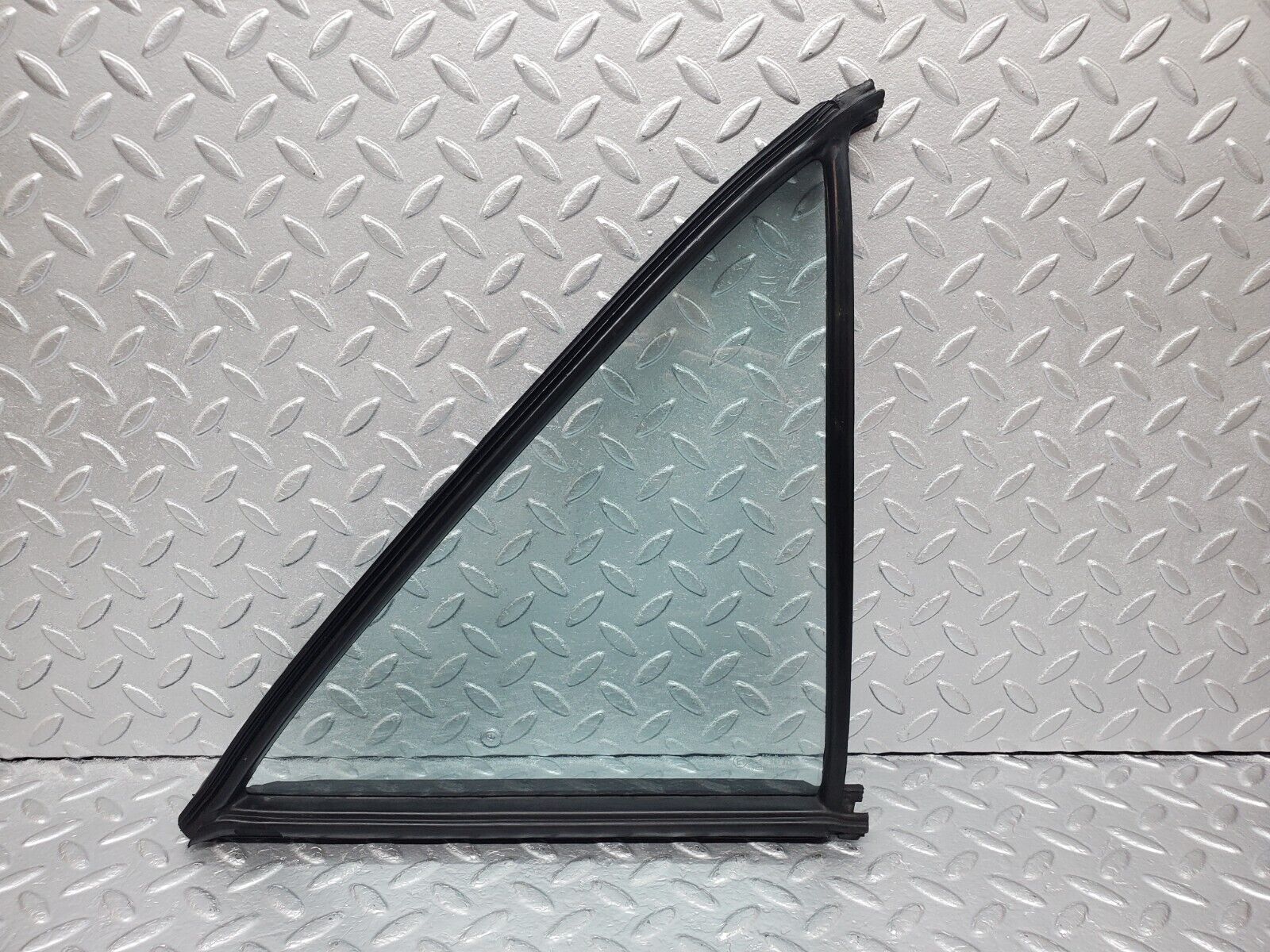 45804 Mercedes-Benz W126 420SE Rear Right Quarter Window Glass 1267350224