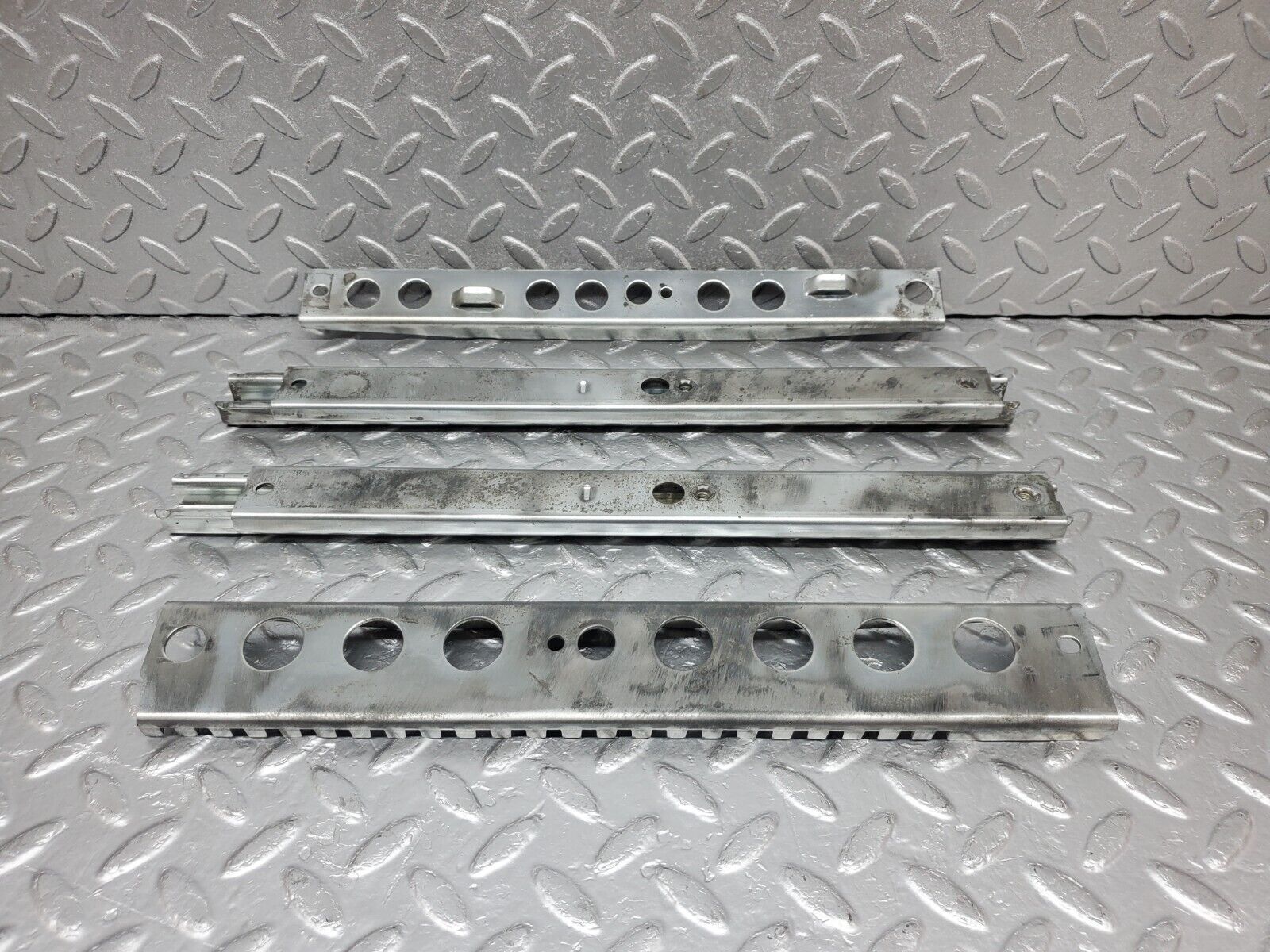 44532 Mercedes-Benz W123 280E Front Right Seat Rail Pair