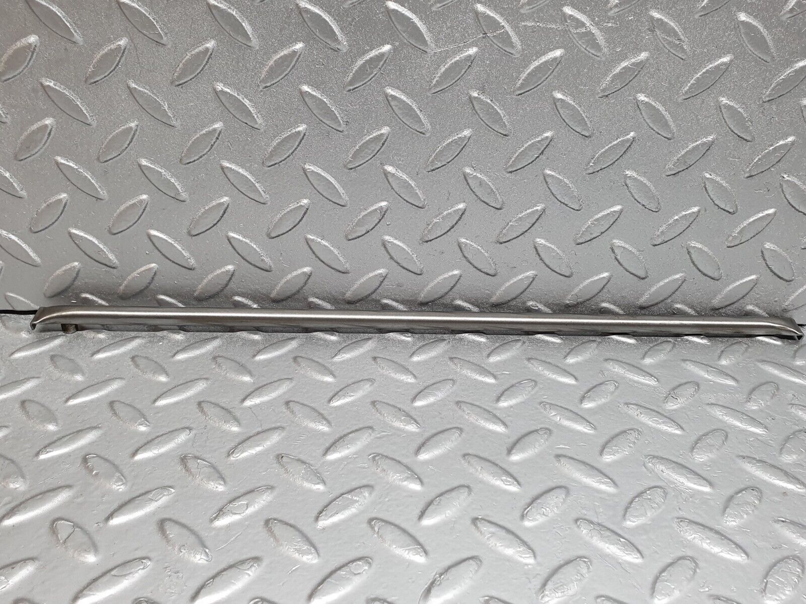 43072 Mercedes-Benz W123 Camshaft Oil Tube