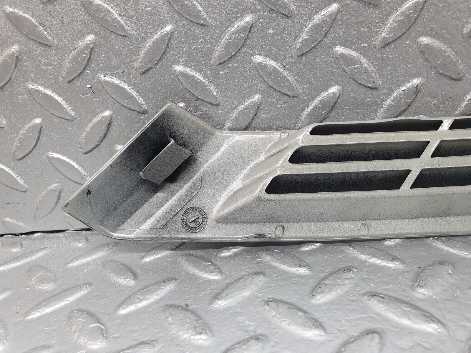 42740 Mercedes-Benz W201 190 2.0L C Pillar Exterior Cover Left Side 2016980189