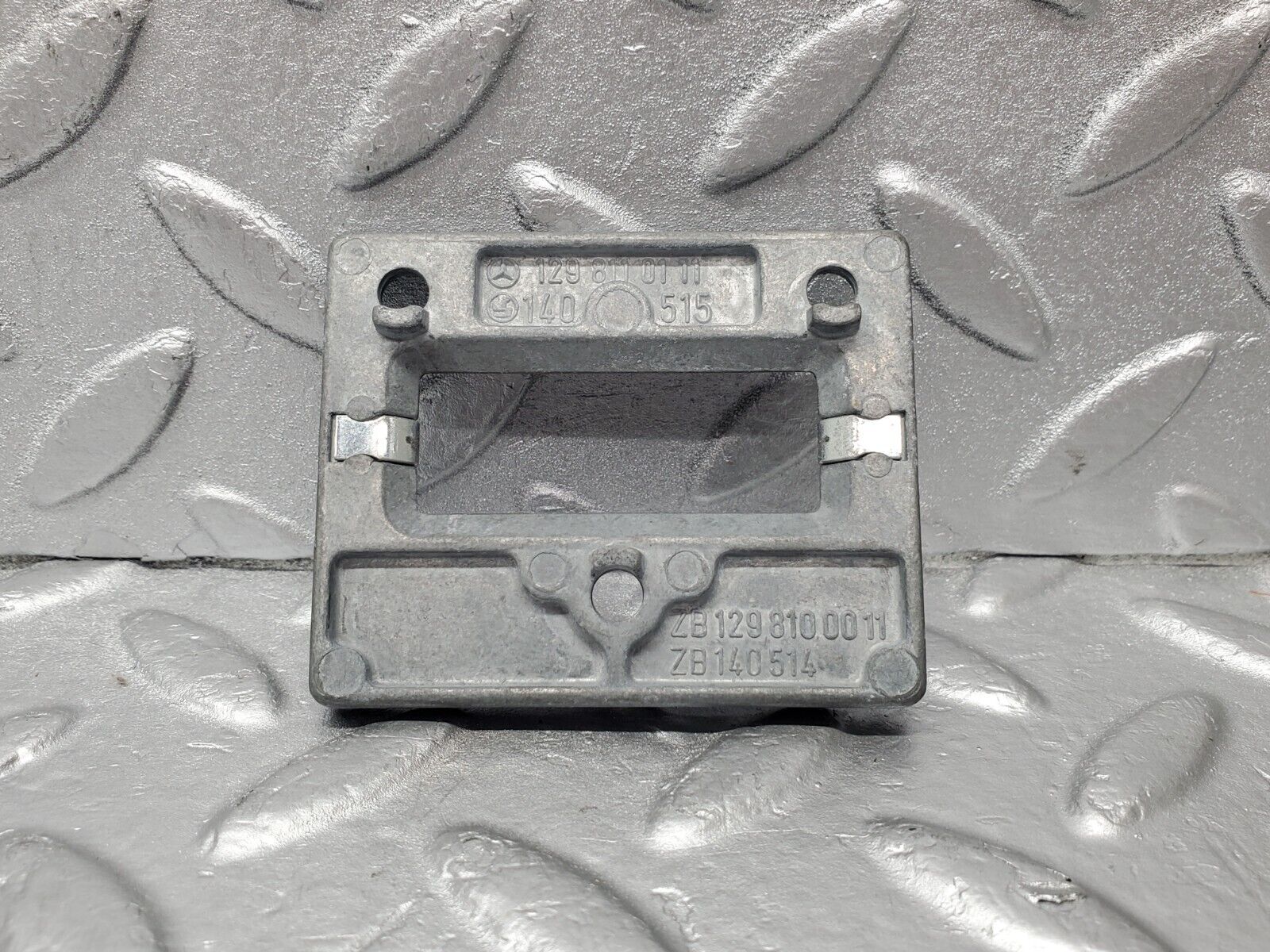 46780 Mercedes-Benz R129 320SL Coupe Rear View Mirror Bracket 1298110111 1298100011