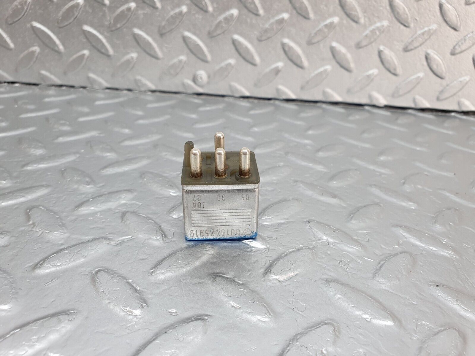 42950 Mercedes-Benz W201 190 2.0L Multi Purpose Relay 0015425919