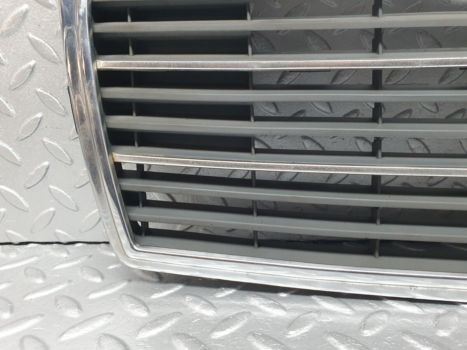 41801 Mercedes-Benz W202 C200 Bonnet Grill Chrome 2028880323