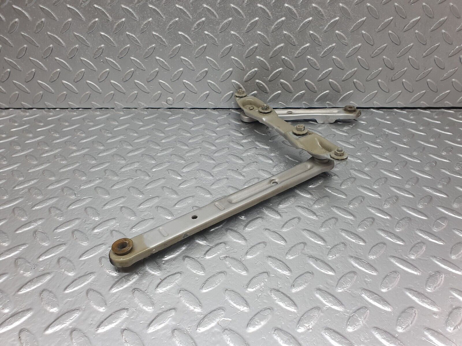 42853 Mercedes-Benz W201 190 2.0L Bonnet Hinge Right Side