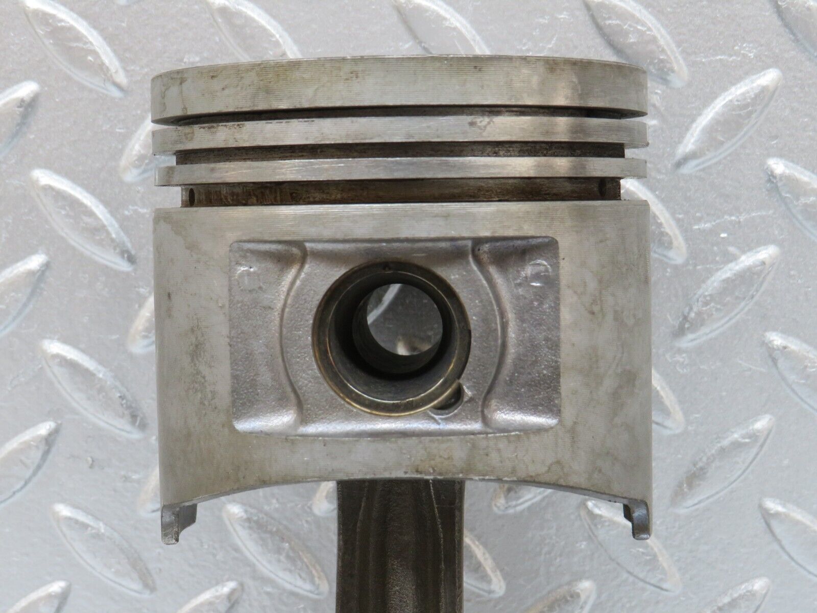 33035 Mercedes-Benz C107 R107 350 V8 Piston With Connecting Rod 92mm 11607