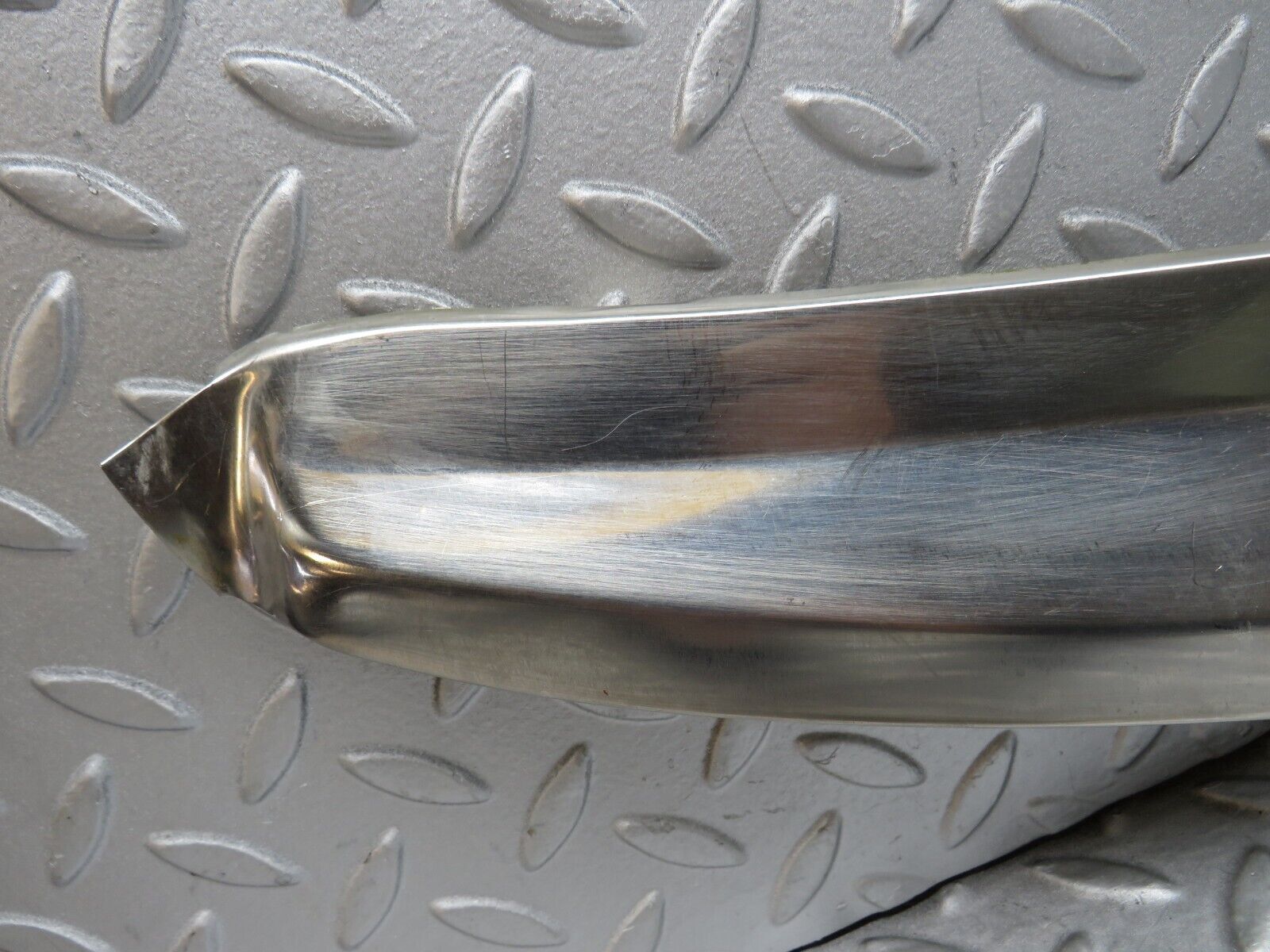 39168 Mercedes-Benz R107 500SL Windscreen Top Chrome Trim