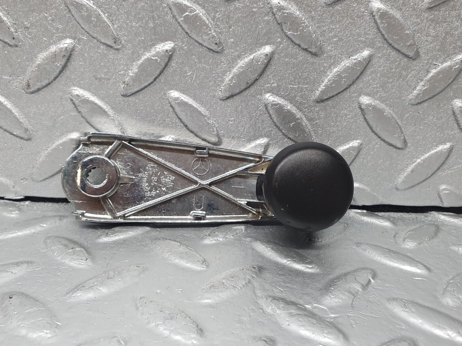 44063 Mercedes-Benz C123 230CE Coupe Rear Window Lifter Crank Handle