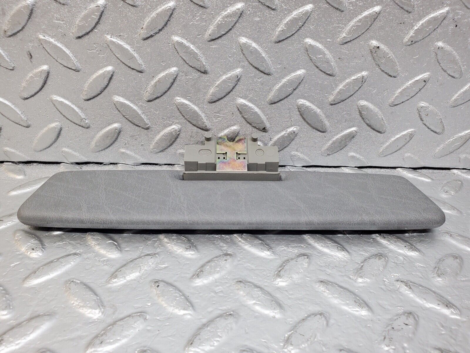 44625 Mercedes-Benz W124 220E Middle Sun Visor Grey