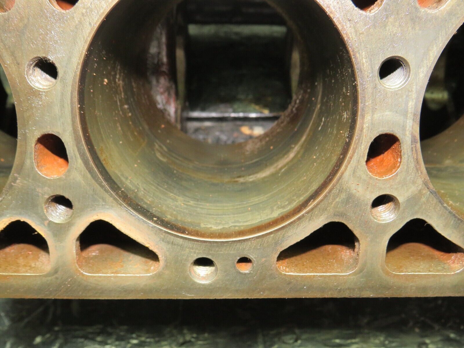 32967 Mercedes-Benz C107 R107 350 V8 Engine Block M116.982 1160110601