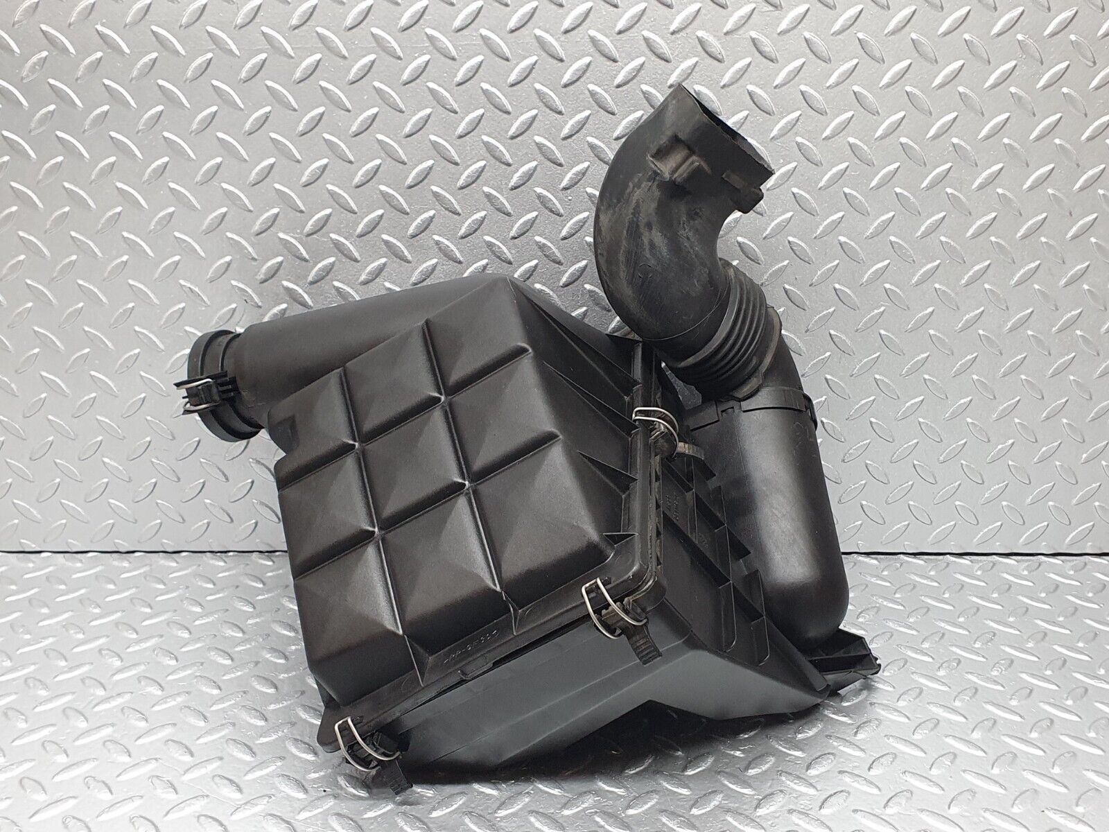 41814 Mercedes-Benz W202 C200 Air Filter Box Housing 1110900301