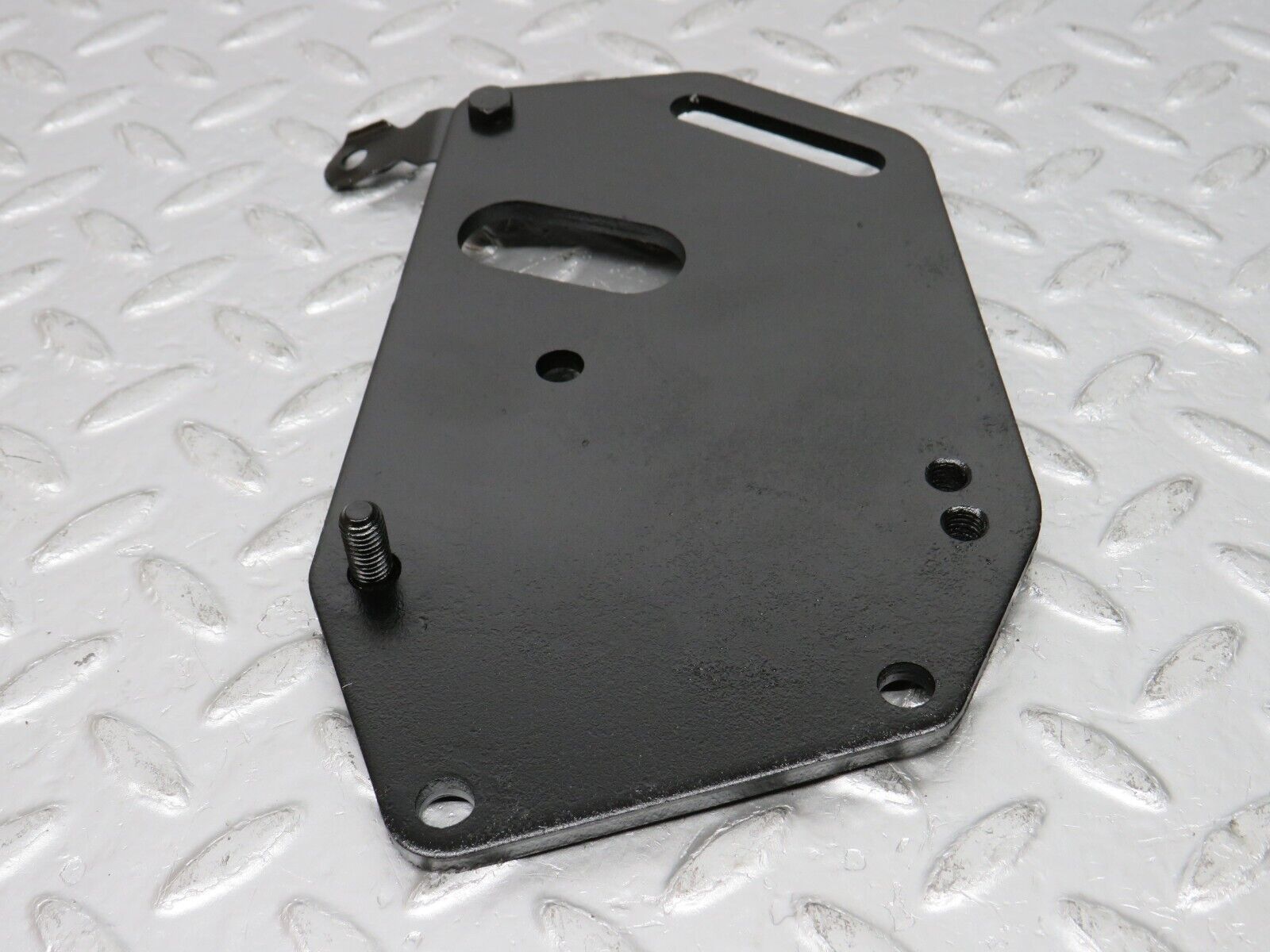 32786 Mercedes-Benz C107 R107 350 V8 Power Steering Pump Bracket