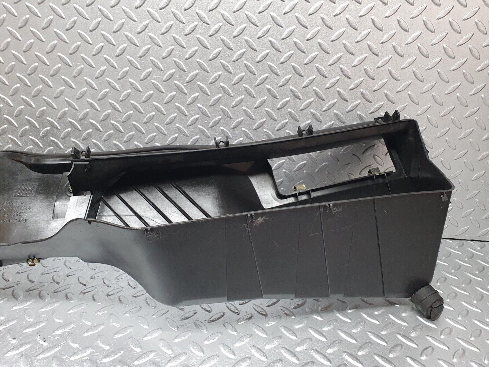 42001 Mercedes-Benz W202 C200 Air Duct 2028300144