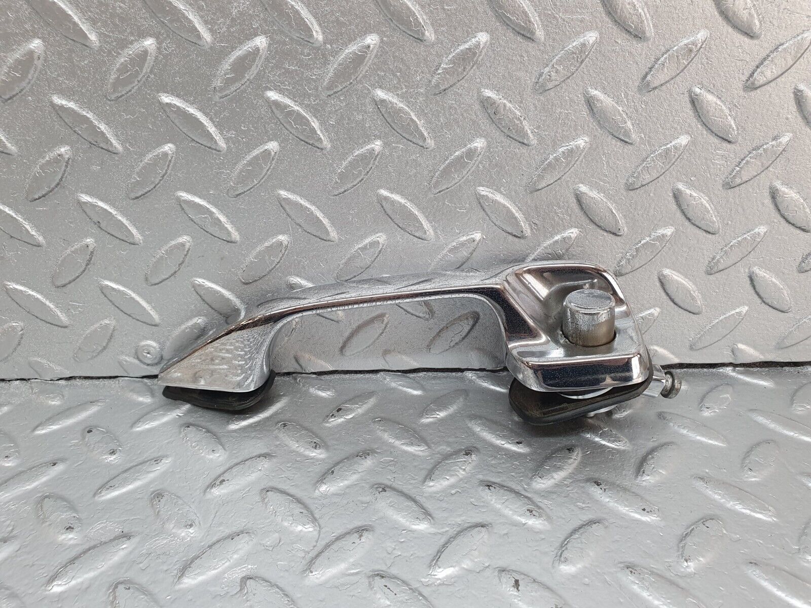 43162 Mercedes-Benz W108 280SE Rear Left Door Exterior Handle 1087661102 1087660905 1087661105