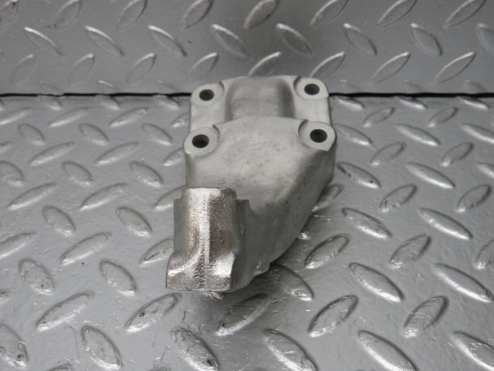 33060 Mercedes-Benz C107 R107 350 V8 Engine Mount Bracket Right 1162232304