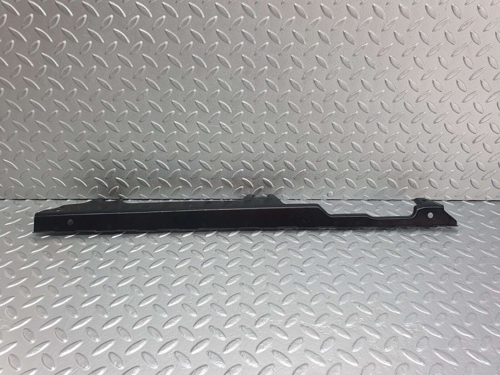 43717 Mercedes-Benz C126 380SEC Coupe Rear Window Channel Support Bracket Right Side