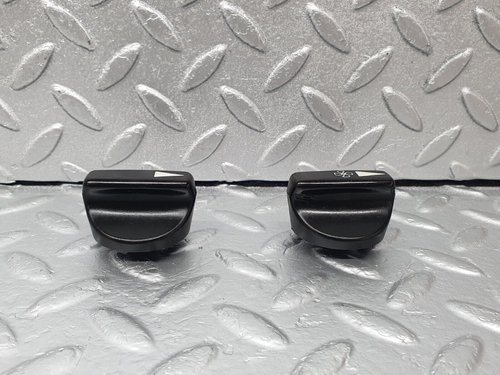 43658 Mercedes-Benz C126 380SEC Coupe Heater Control Knob Pair