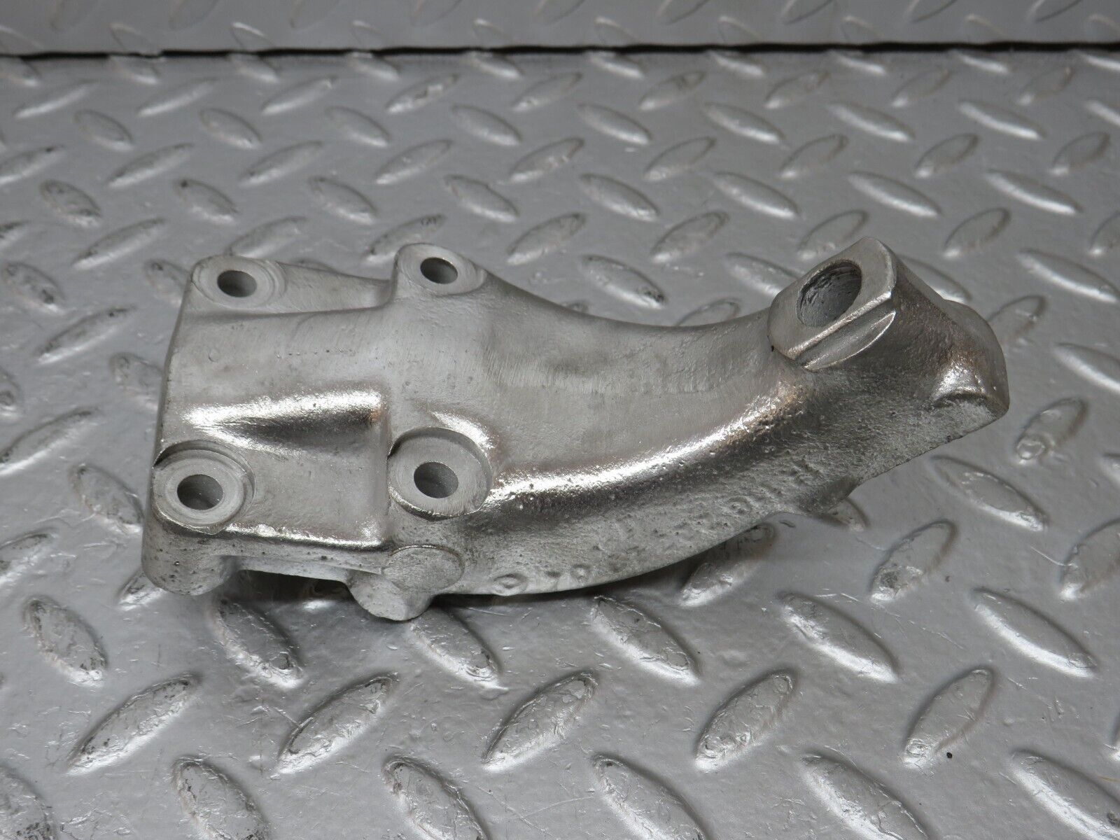 32856 Mercedes-Benz C107 R107 350 V8 Engine Mount Bracket Right Side 1162232304