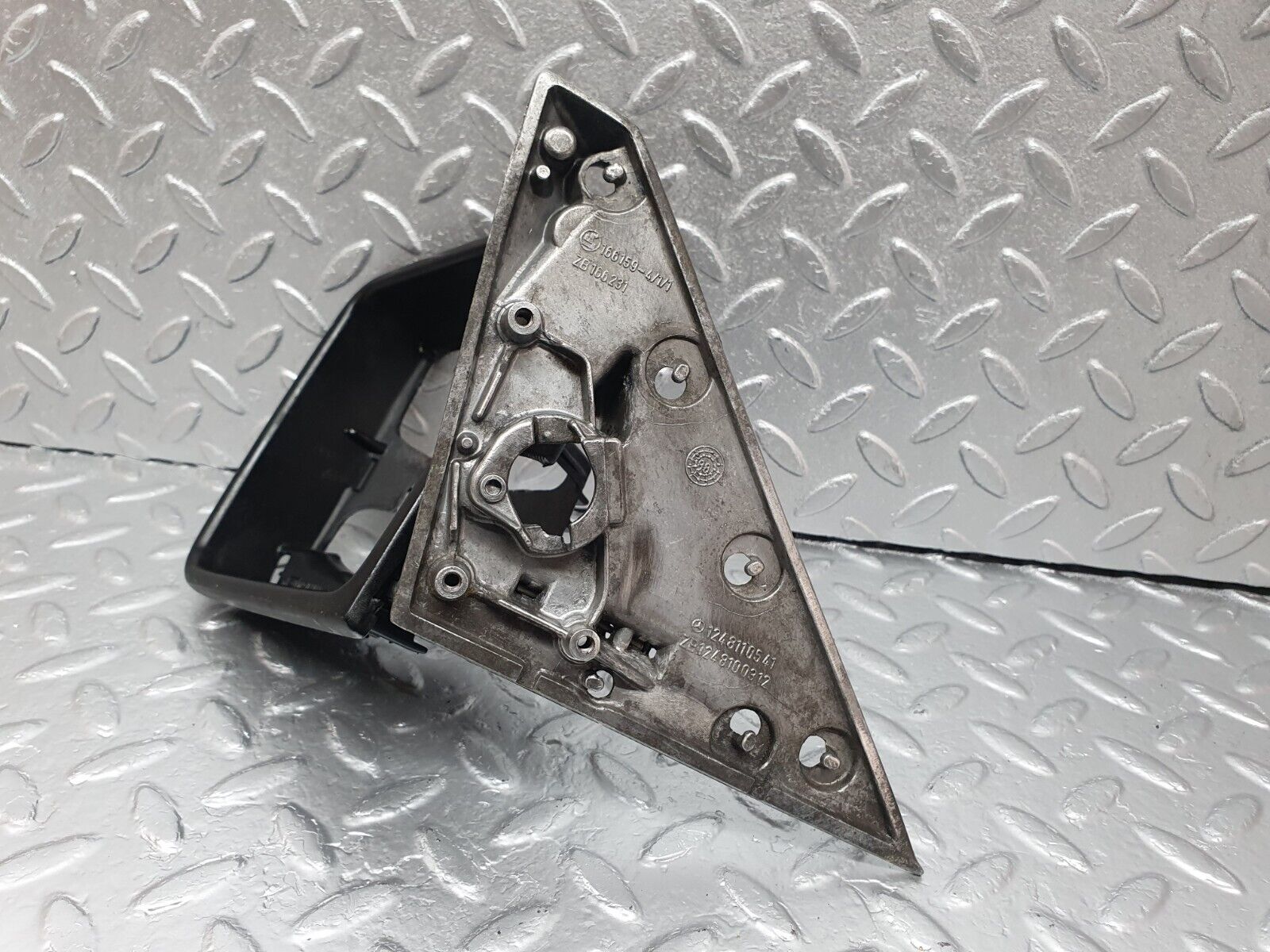 42857 Mercedes-Benz W201 190 2.0L Wing Mirror Bracket With Frame Left 1248110335 1248110541