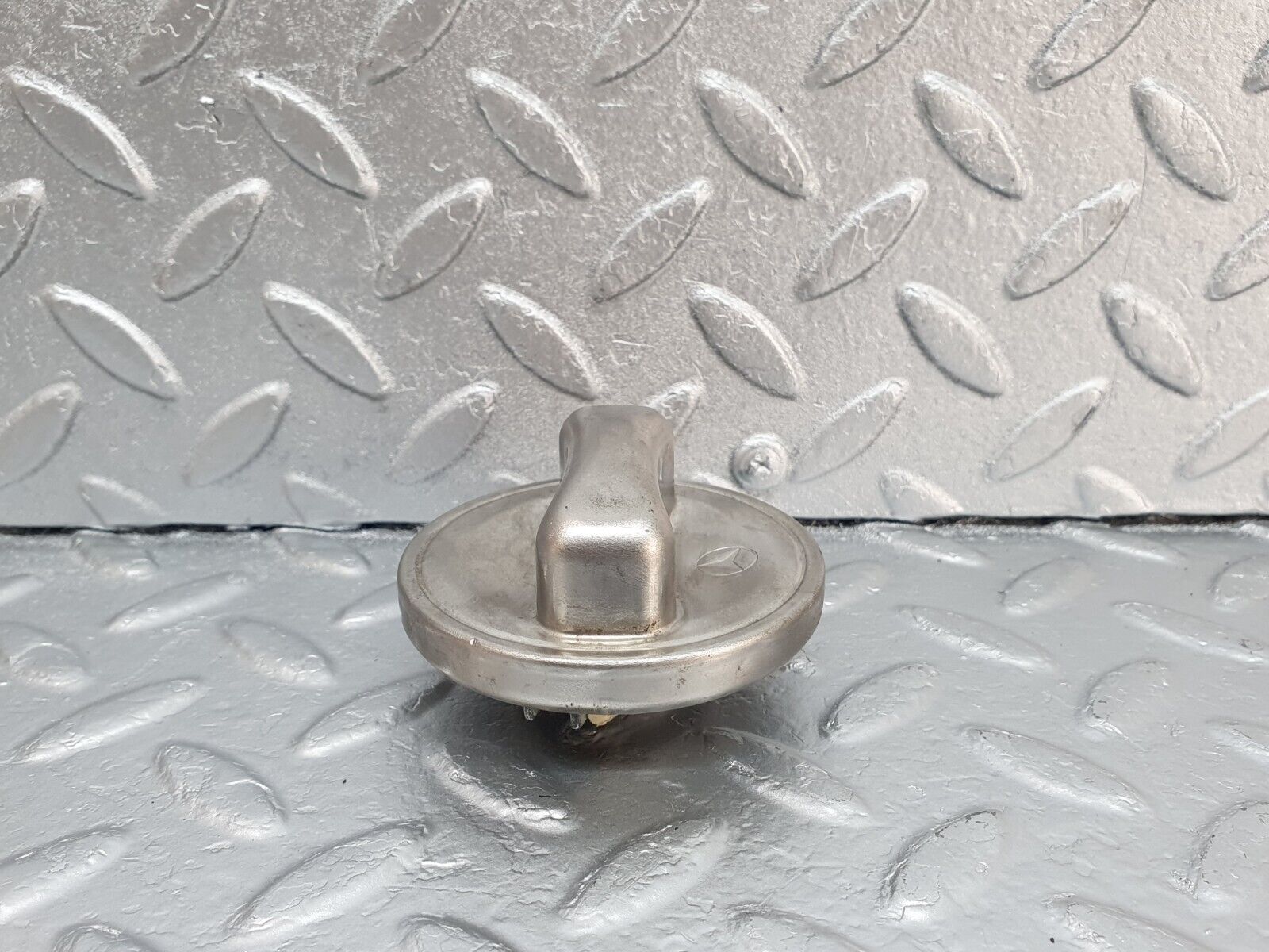 42893 Mercedes-Benz W201 190 2.0L Fuel Tank Cap 1244700005