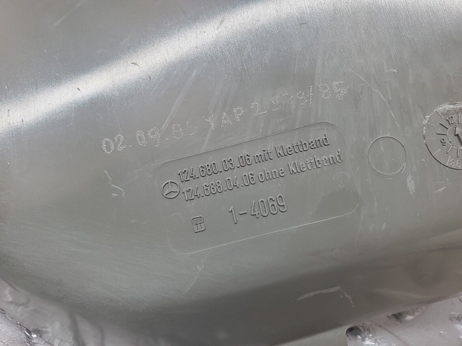 44640 Mercedes-Benz W124 220E Front Right Kick Panel Grey 1246800306