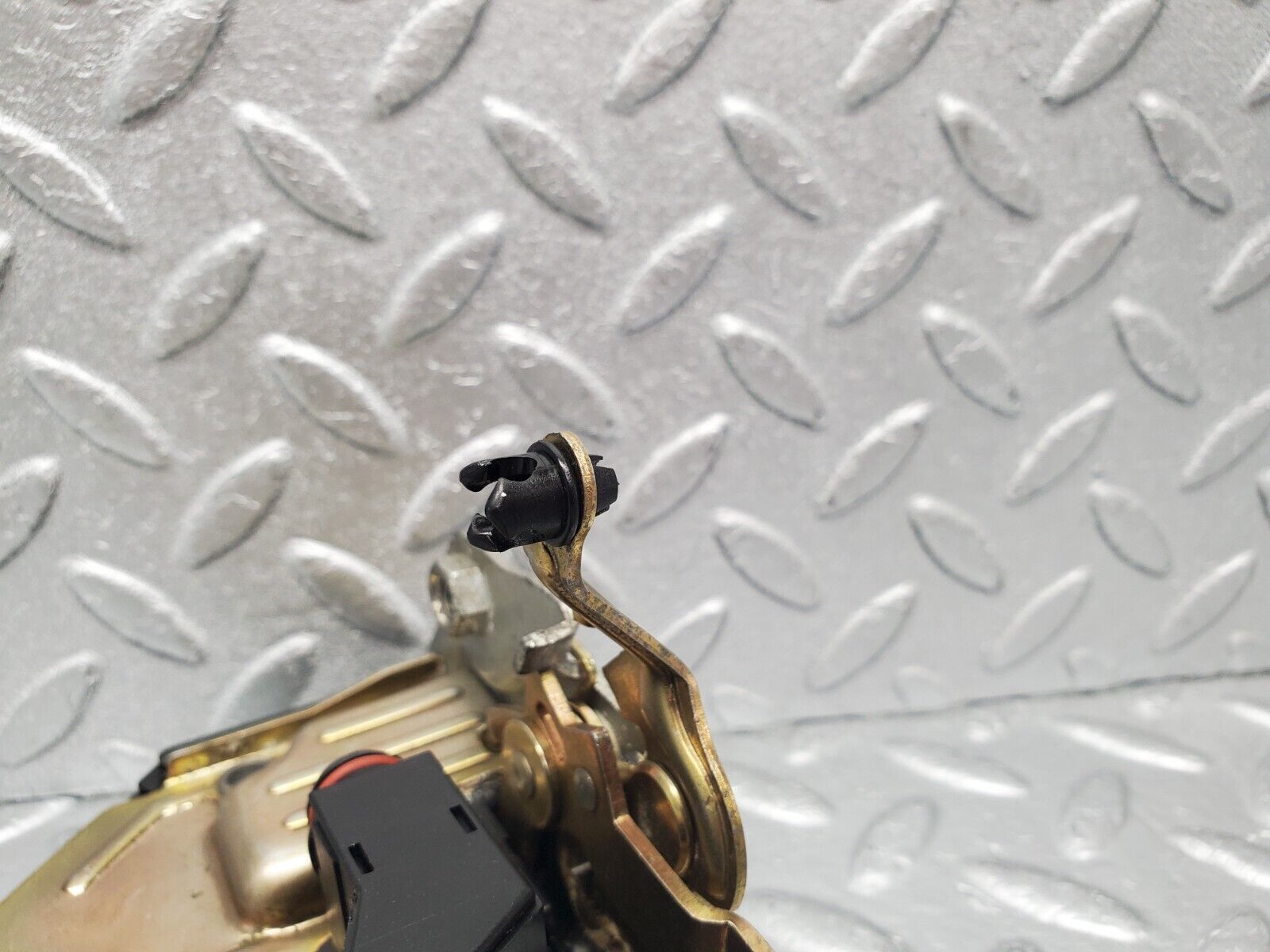 46254 Mercedes-Benz W124 280E Front Left Door Lock Mechanism