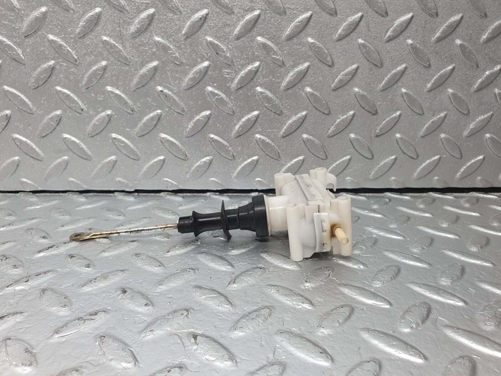 42773 Mercedes-Benz W201 190 2.0L Rear Right Door Lock Vacuum Actuator