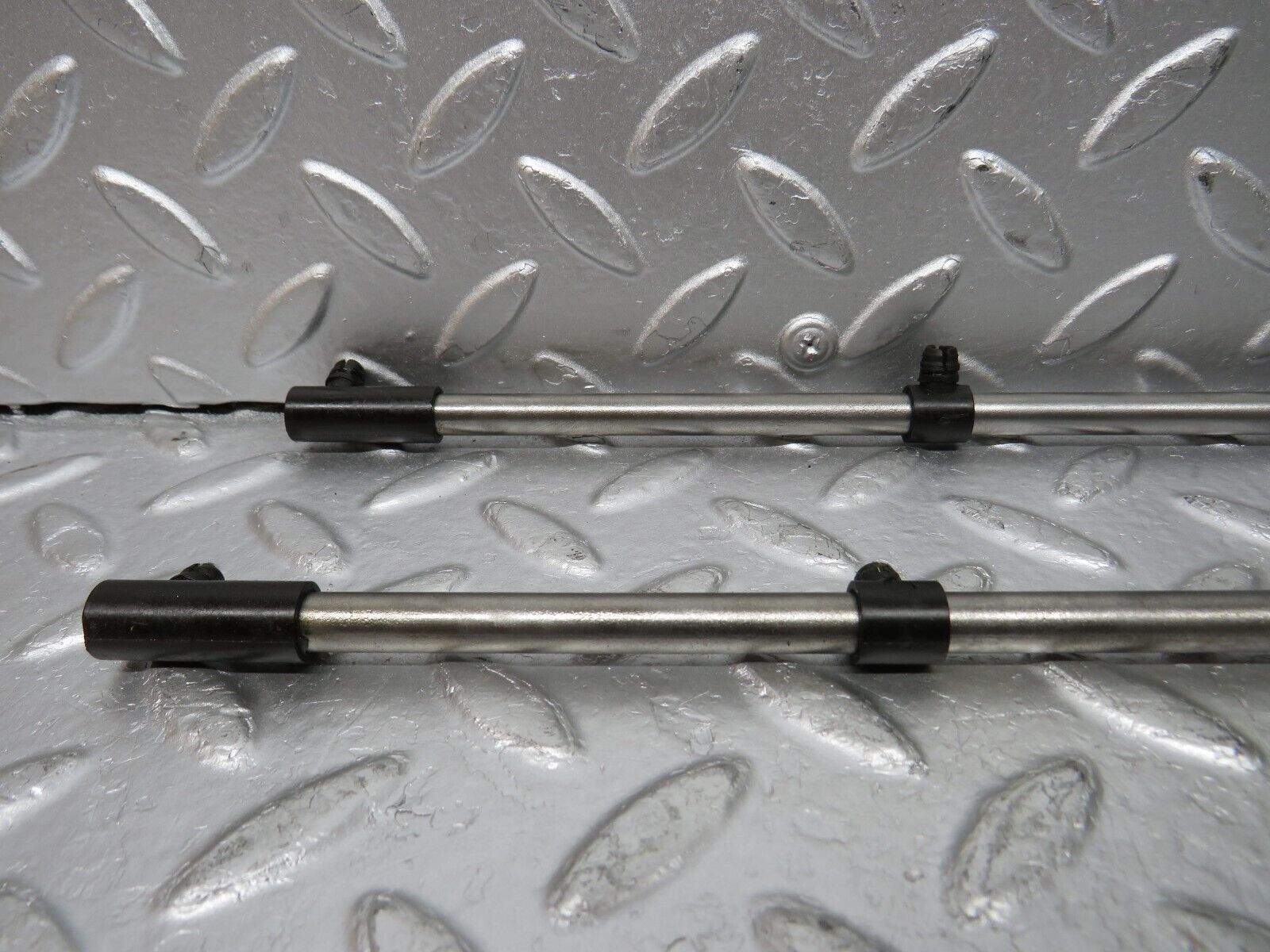 33025 Mercedes-Benz C107 R107 350 V8 Camshaft Oil Tube