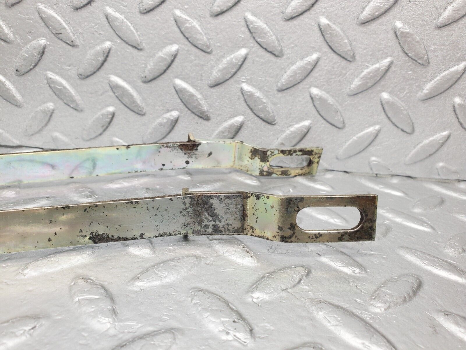 46077 Mercedes-Benz S123 200T Wagon Heater Box Holder Strap