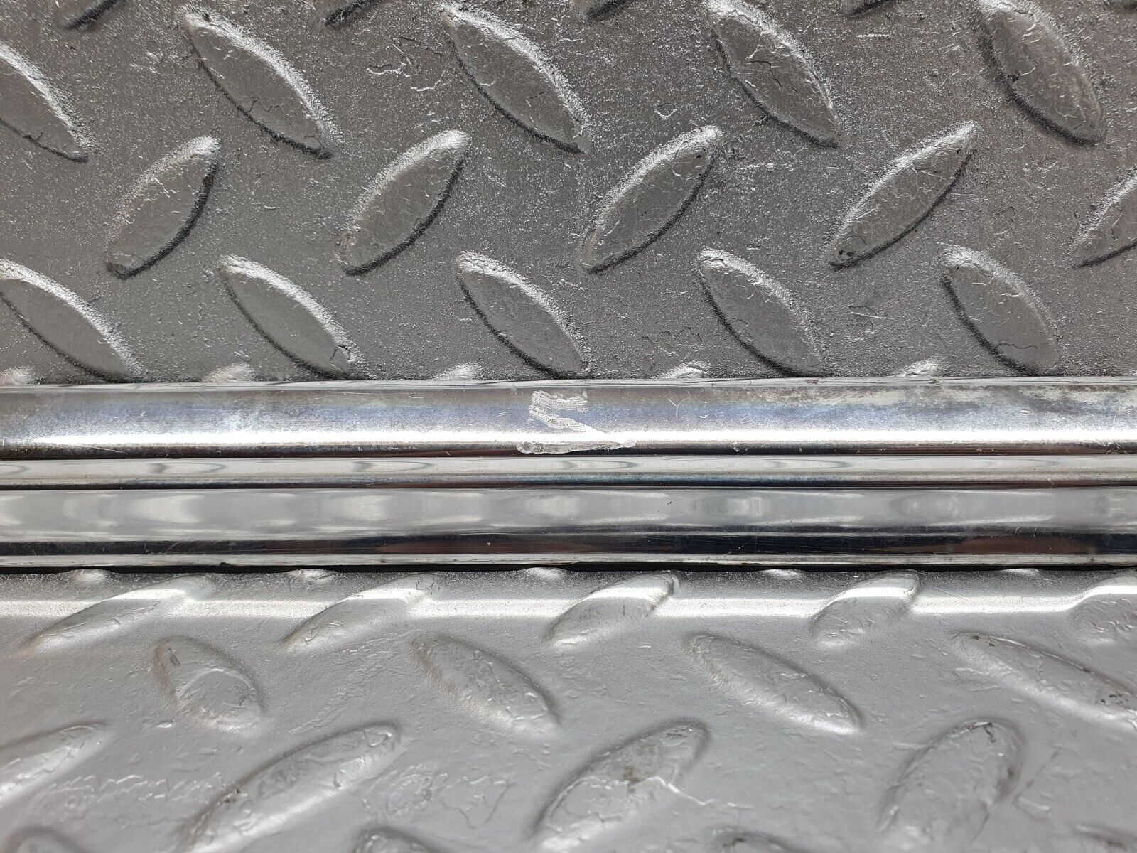 43463 Mercedes-Benz W108 280SE Front Left Door Window Chrome Trim